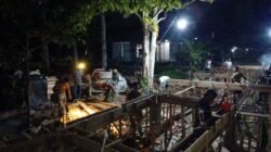 Kejar Target, Satgas TMMD ke 123 Kodim 1015/Sampit Lanjutkan Pembangunan Jembatan Hingga Malam Hari 