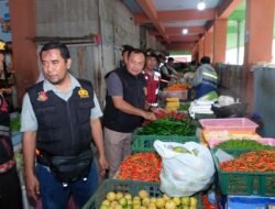 Kontrol harga Pokok Jelang Lebaran Satgas Pangan Polda Kalsel Kunjungi Pasar Kuripan