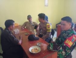 Babinsa Koramil 1015-12/Seruyan Tengah Dan Bhabinkamtibmas Komsos Bersama Warga