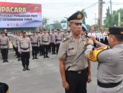 Polisi Berprestasi, Kapolres Kotim Berikan Kenaikan Pangkat Kepada Personel Polsek Ketapang