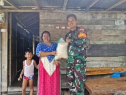 Babinsa Koramil 1015-03/MB Ketapang Gelar Berbagi Sembako Kepada Warga Kurang Mampu