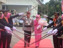Upacara Farewell Parade and Welcome Parade Iringin Pisah Sambut Kapolres Lamandau