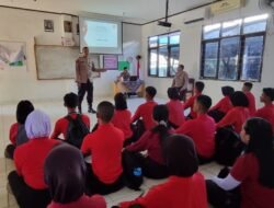 Seksi Hukum Polresta Palangka Raya Lakukan Penyuluhan Menjadi Anggota Polri Di SMAN 2