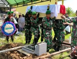 Komandan Kodim 1015/Sampit Pimpin Prosesi Pemakaman Militer Purnawirawan TNI