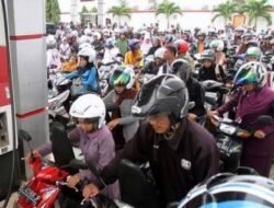 KETIKA MENIMPAKAN KESALAHAN KEPADA INSTANSI LAIN (Catatan atas Kelangkaan BBM di Bengkulu)