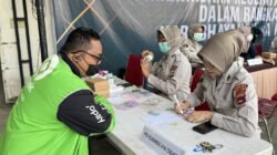 Biddokes Polda Kalsel Cek Kesehatan Gratis Untuk Ojol Sambut HUT Bayangkara ke-79