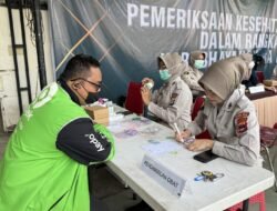 Biddokes Polda Kalsel Cek Kesehatan Gratis Untuk Ojol Sambut HUT Bayangkara ke-79