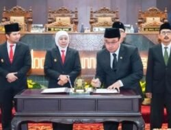 RPJMD 2024-2029 Disetujui, Khofifah: Ini Pedoman Utama untuk Perangkat Daerah