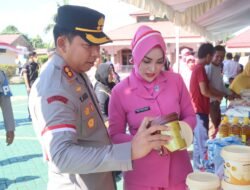 Polres Balangan Bersama  Bhabinkamtibmas Salurkan Beras Murah ke Warga