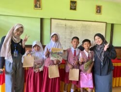 TBM Sahabat Cita Khatulistiwa dan UKM Politeknik Negeri Ketapang Laksanakan kegiatan Read a Loud di SDN 20