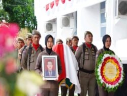 Bupati Tanah Datar bersama Ratusan Pelayat Melepas Almarhum Drs.Alfian Jamrah,M.Si