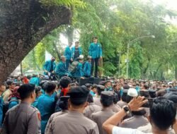 Gelar Aksi, UNIMED Sampaikan 18 Tuntutan didepan DPRD Sumut