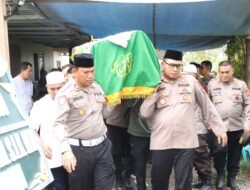 AKBP Pius X Febry Aceng Loda Hadiri Pemakaman Anggota Sidokkes Polres Banjarbaru Yang Tutup Usia