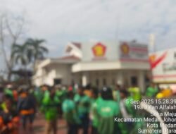Ojol Kecewa Proses Pembagian Sembako di DPC Gerindra Kota Medan 