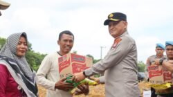 Tanam Jagung Tahap II di Lahan Binaan Bid Propam Polda Kalsel
