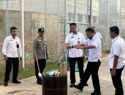 Komitmen Jaga Keamanan dan Ketertiban, Rutan Batam Laksanakan Pemusnahan BB Hasil Razia