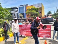 Puluhan Massa POSE RI Demo di Depan MaxOne Hotel Palembang, Protes Dugaan Penyerobotan Tanah