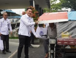 Rutan Kelas I Medan Bagikan Paket Bansos kepada Tukang Becak