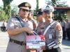 Kapolres Banjarbaru Berikan Penghargaan kepada Personel Berprestasi Bulan Oktober 2025