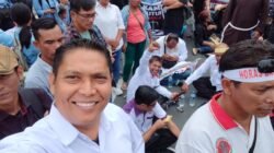 Ribuan Massa menuntut Gubernur Sumut untuk menutup PT.TPl