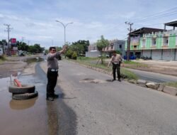 Polres Banjarbaru Lakukan Patroli dan Survei Jalan Rusak Potensi Membahayakan Pengguna Jalan