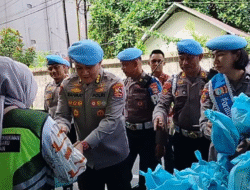 Salurkan Ratusan Paket Agenda Rutin Jumat Berkah Bidpropam Polda Kalsel