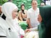 Gubernur Khofifah di Serbu Emak-emak Surabaya karena Gelar Pasar Murah