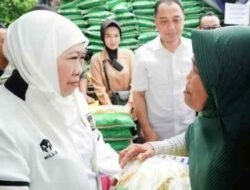 Gubernur Khofifah di Serbu Emak-emak Surabaya karena Gelar Pasar Murah