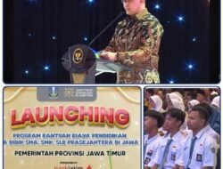 Kadisdik Jatim Aries Agung Paewai Berikan Laporan di Launching Program Bantuan Biaya Pendidikan