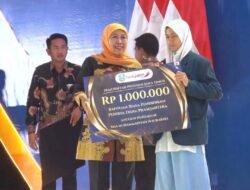Gubernur Khofifah Membuka Launching Program Bantuan Biaya SMA SMK dan SLB Keluarga Prasejahtera