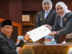 Gubernur Khofifah dan DPRD Jatim Sahkan Perda Petambak Ikan-Garam dan Kebencanaan
