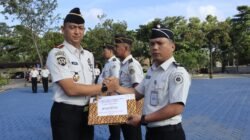 Integritas Dibayar Prestasi, Kalapas Batam Serahkan Piagam Penghargaan Penggagalan Penyelundupan Narkoba