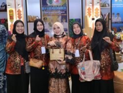 Ketua Dewan Dekranasda Provinsi Kalsel Perkenalkan Kerajinan Lokal Dan Budaya Di Acara INACRAFT