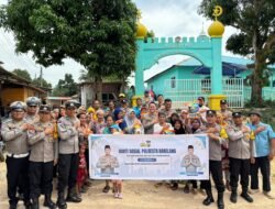 Kapolsek Batu Ampar Salurkan 42 karung Beras kepada Warga Tanjung Sengkuang