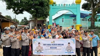 Kapolsek Batu Ampar Salurkan 42 karung Beras kepada Warga Tanjung Sengkuang