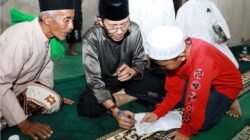 Buka Puasa dan Tarawih Bersama Warga Sambau, Amsakar Ajak Isi Ramadan dengan Ibadah Bermakna
