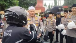 Polda Kalsel Tebar Kebaikan Ramadan, Bagikan Takjil untuk Pengendara Di Banjarbaru