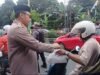 Kapolres Banjarbaru Bersama Kapolda Kalsel Bagikan Takjil kepada Masyarakat