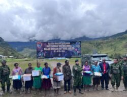 Sambut Paskah, Batalyon Yonif 200/BN dan Masyarakat Distrik MBUA Dekorasi Gereja 