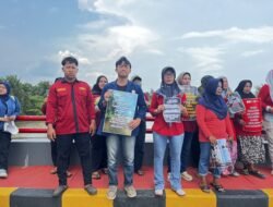 Aksi Hari Bumi 2026: Bentangkan Spanduk di Sungai Lemau, Desak Negara Hentikan Pembiaran