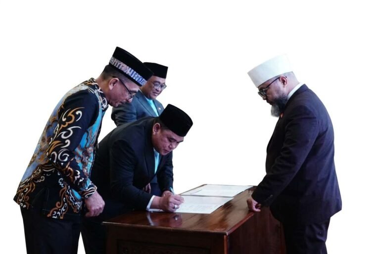 Gubernur Bengkulu Helmi Hasan 