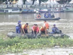 Kapolda Kalsel Pimpin Aksi Bersih Sungai Martapura, Wujud Dukungan Program ASRI dan HUT Bhayangkara ke-80