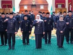Gubernur Khofifah Lantik 65 Kepala SMA/SMK/SLB, Tekankan Pendidikan Berkarakter Menuju Indonesia Emas
