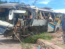 Bus Rombongan Gereja Laka Tunggal di Jembatan 5 Barelang, 30 Penumpang Dievakuasi ke RS Embung Fatimah