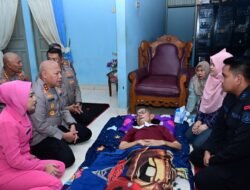 Menyambut Hari Bhayangkara Ke-80, Polda Kalsel Gelar Anjangsana Kepada Purnawirawan dan Personel yang Sakit Menahun