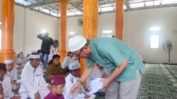 Maknai 10 Muharram, Pembina Yayasan Borneo Lestari Salurkan Santunan untuk 150 Anak Yatim Di Ponpes RMA