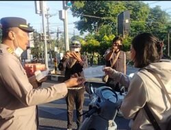 Polsek Banjarbaru Utara Bagikan 200 Masker, Antisipasi Dampak Kabut Asap Musim Kemarau