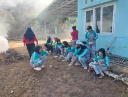 Pemerintah Desa Sumber Makmur Gotong Royong Bersama Warga Dalam Kegiatan Jum’at Bersih
