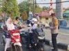 Cegah ISPA di Tengah Kabut Asap, Polres Banjarbaru Bagikan 500 Masker Gratis