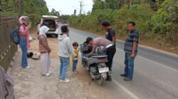 Patroli Humanis, Anggota Polsek Cempaka Bantu Warga Kehabisan BBM Di Tengah Perjalanan